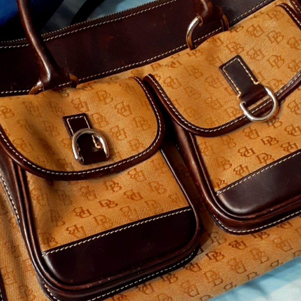 Dooney & bourke purse